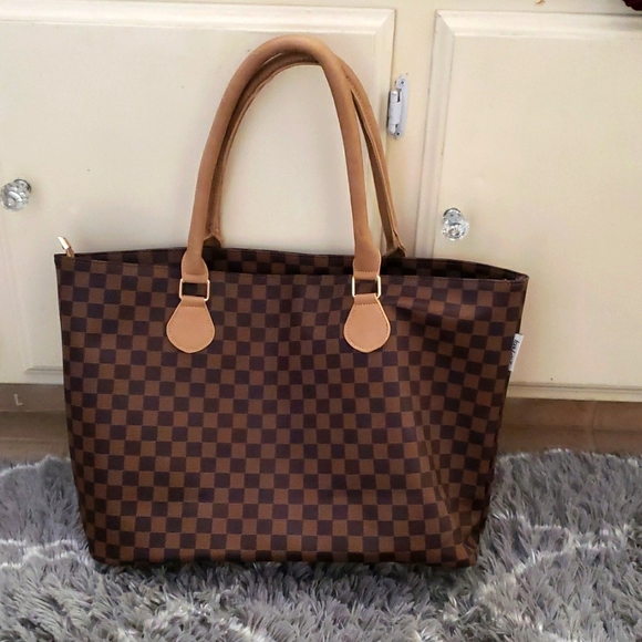 liv foxy Handbags - NEW!! Liv Foxy Tote Bag